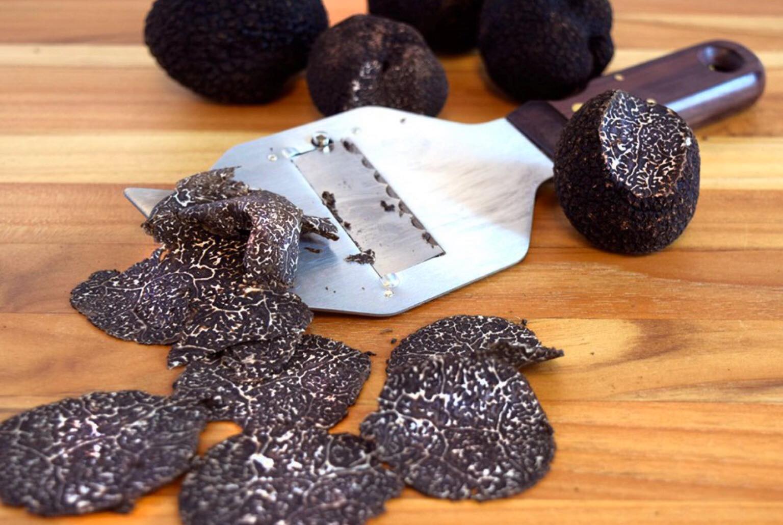 Fresh Truffles Tuber Bruumale B-grade images